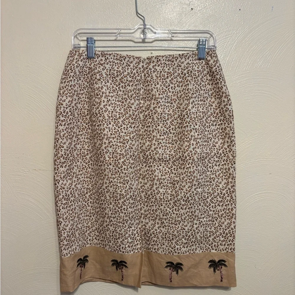 Elegant Leopard Print Pencil Skirt with Palm Detail - Picture 7 of 7